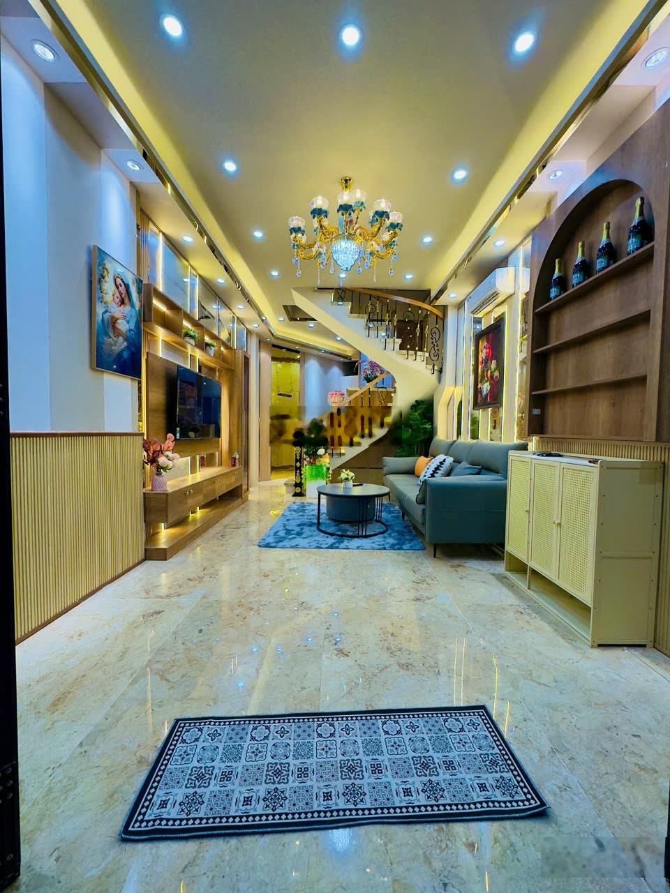 Bán Nhà tặng full nội thất đẹp keng 99% - 14tỷ - Lý Thường Kiệt Tân Bình kế Q10 DT(4.3x15m) 6tầng