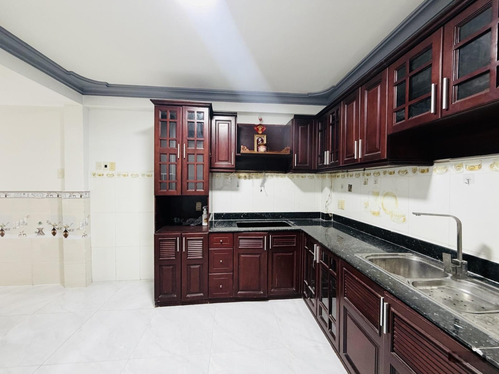 Quận 10 - nguyễn lâm - 4 tầng - 5pn 5wc - gần chợ
