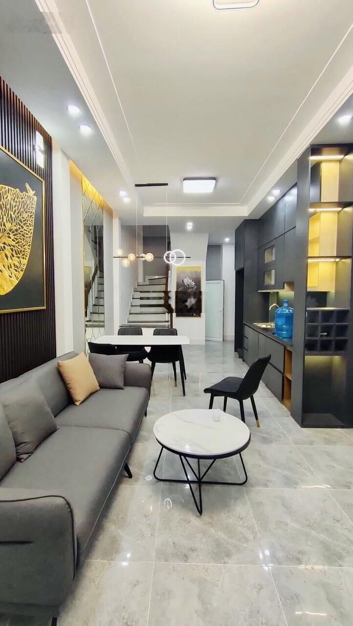 Nhà đẹp 5 tầng, 6.35 tỷ, phố Bạch Mai, gần khu ĐH Bách - Kinh - Xây