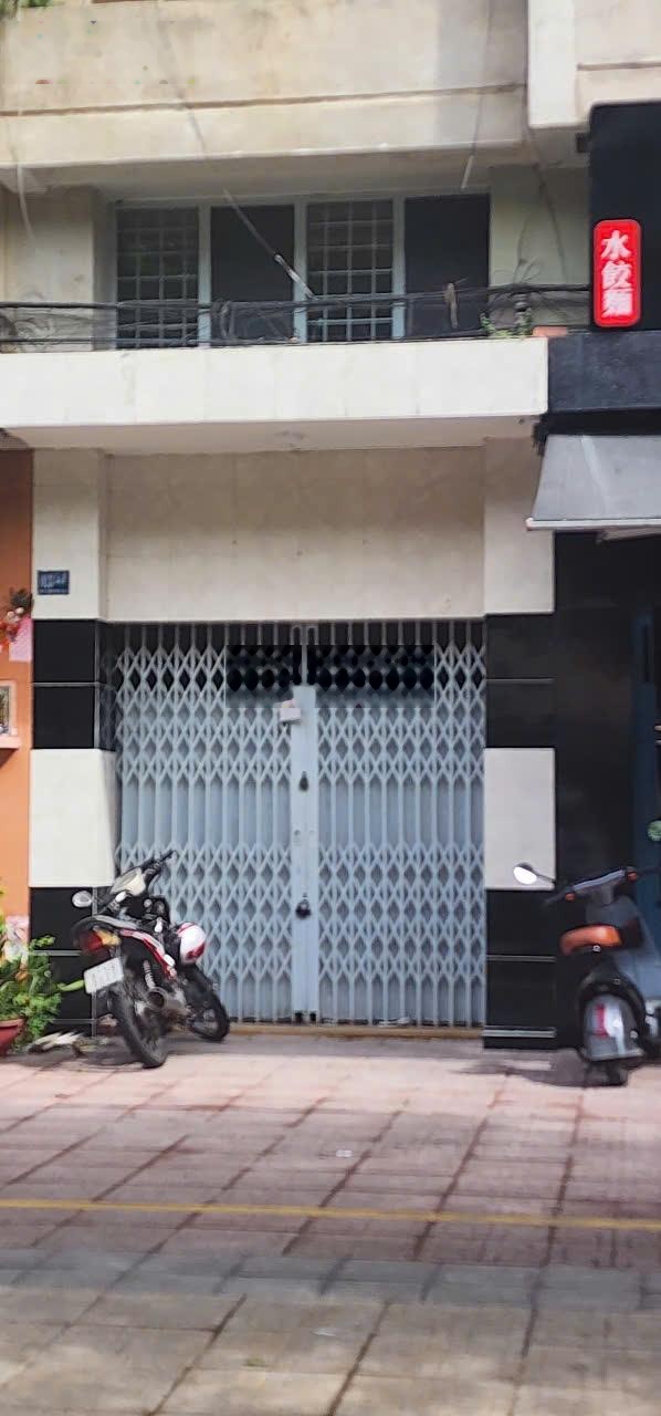 Bán căn hộ tầng trệt Lô F chung cư Xóm Cải, mặt tiền Mạc Thiên Ích giá chỉ 8 tỷ/85 m2