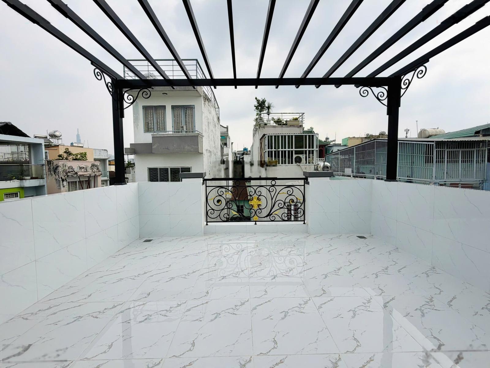Nhà hẻm xe hơi - có thang máy - 8PN