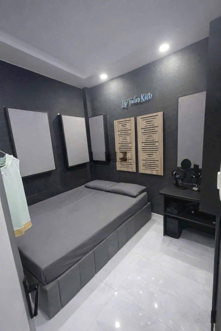 Chủ kẹt tiền bán gấp nhà đường Trần Bình Trọng P.5 Q.Bình Thạnh giá 2 Tỷ 650 ( 75M2 )