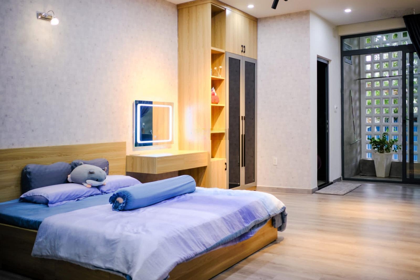 Bán nhà lô góc Nguyễn Văn Cừ, Phường Bồ Đề: 62m2, 5 tầng, 12 tỷ, thang máy, MT khủng, 0967008185