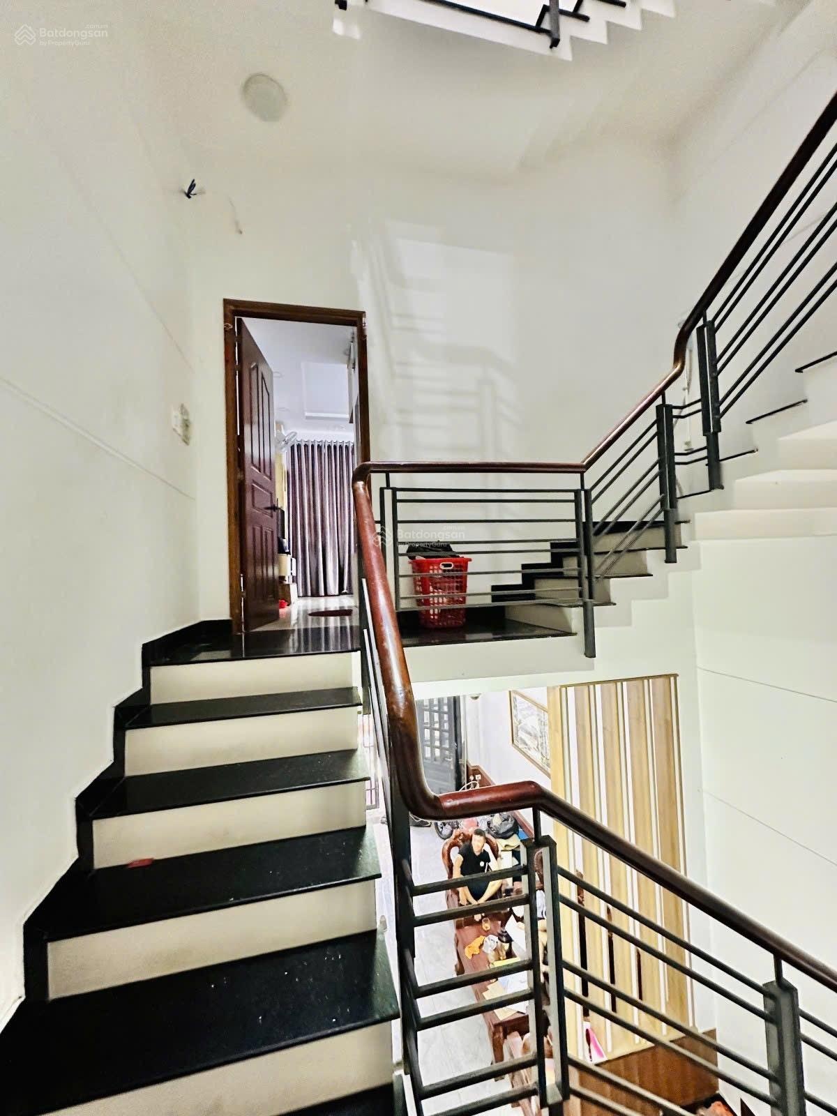 Bán nhà hẻm 6m ngay chợ tân hương nhà 6 tầng