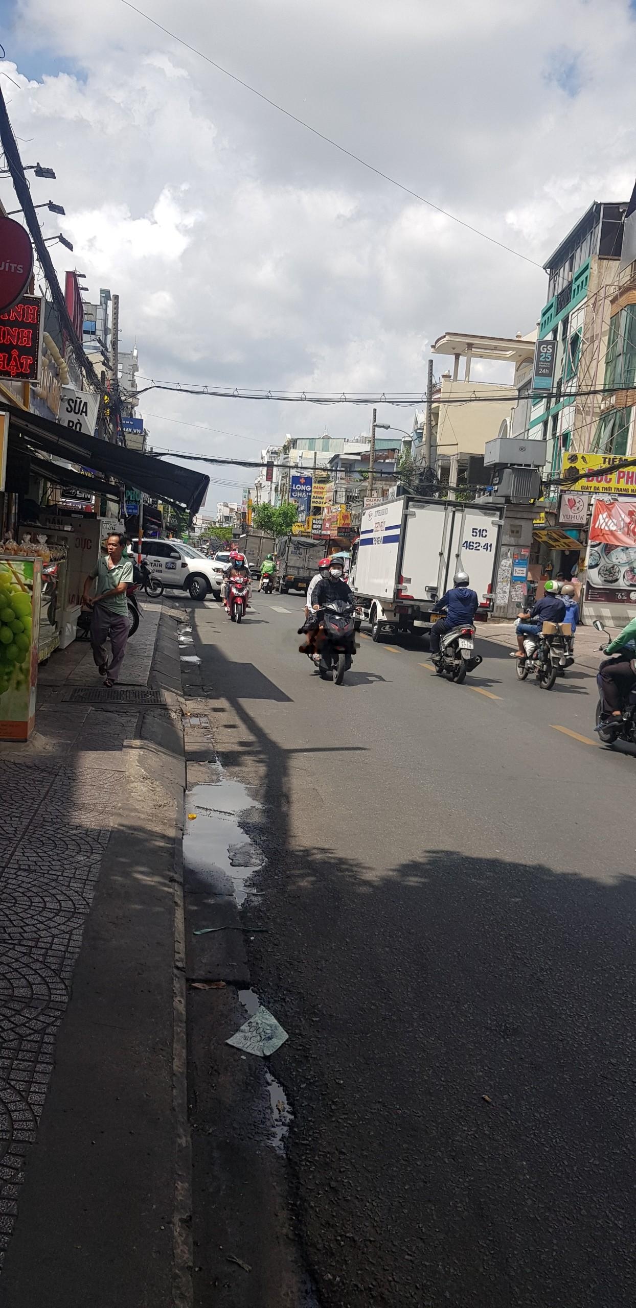 Bán nhà 2 MT Chợ Hoàng Hoa Thám, P.13 - TB DT 4 x 17m Trệt 2 lầu ST KD sầm uất