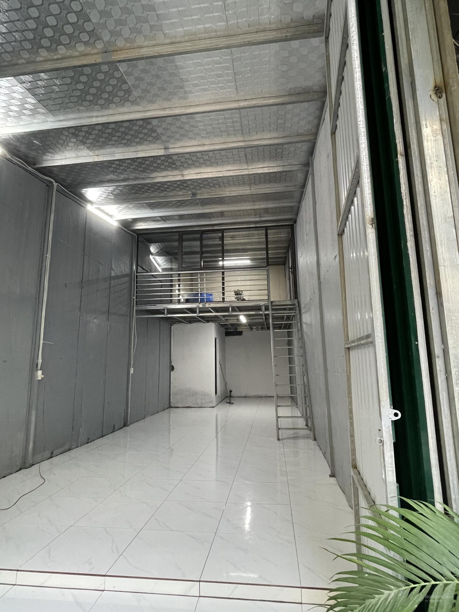 Cho thuê nhà cấp 4 ngõ cổng đồng đa sỹ kiến hưng 50m + gác xép ô tô tải vào 7 triệu