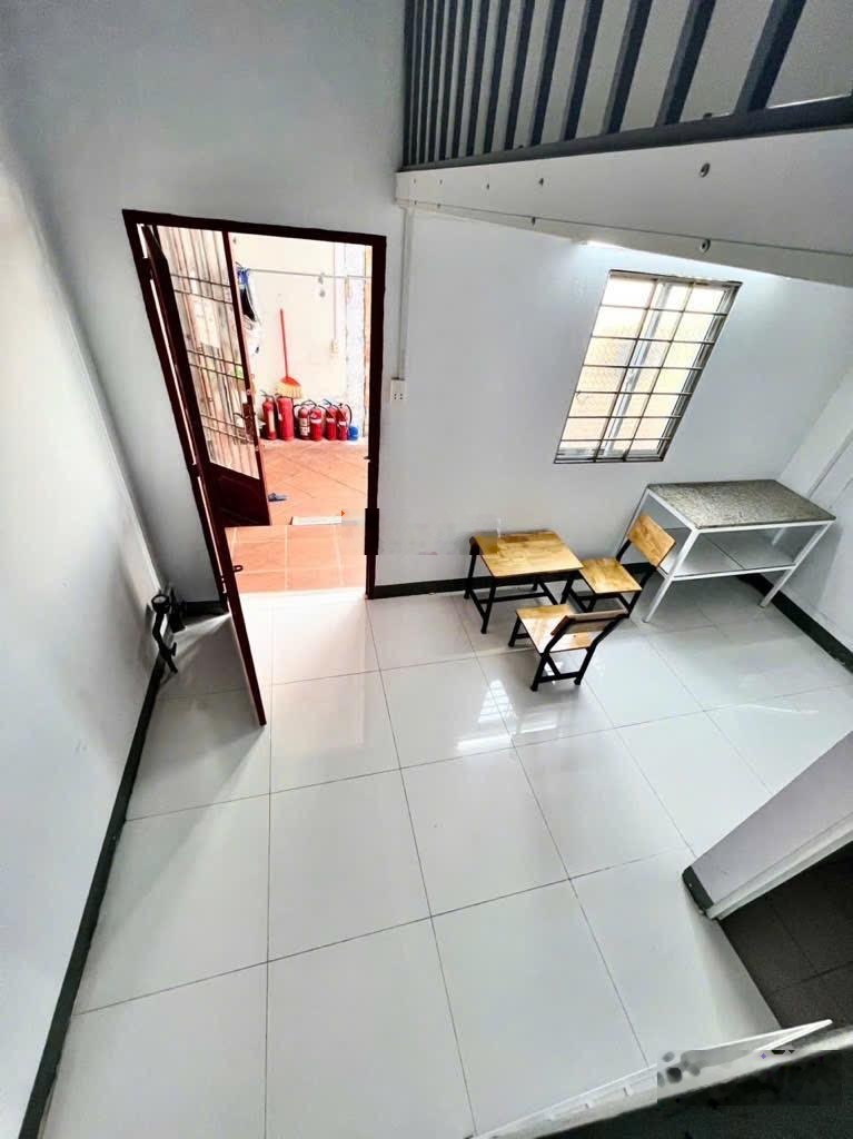 Nhà khu tên lửa , bình tân , 4 x 20 , xe hơi ngủ trong nhà , giá chỉ 6.x tỷ.