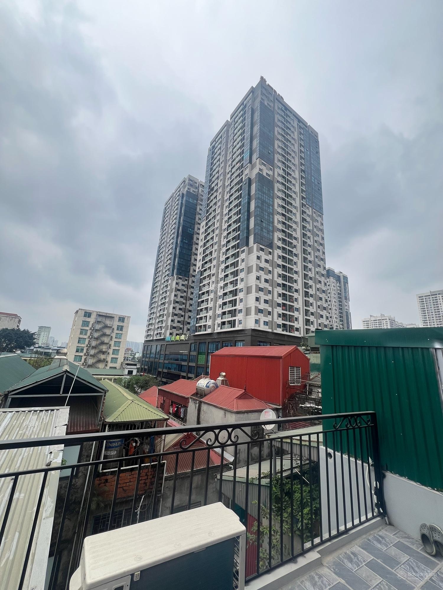 Nhà nguyễn trãi 32m mt 3.6m 5 tầng 50m ra phố 8.5 tỷ
