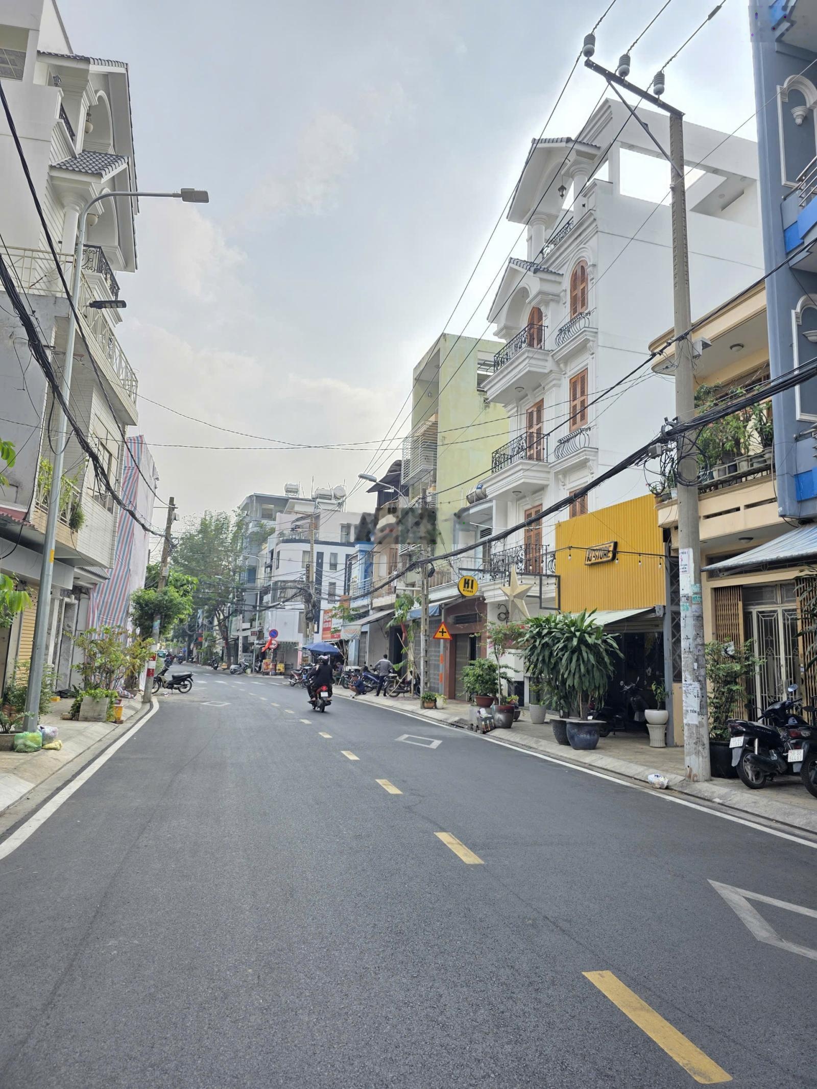 (Nhà đẹp) mặt tiền đường Nguyễn Hậu, quận Tân Phú. (DT: 4x16.5m 4 tầng). Giá: 13.5 tỷ
