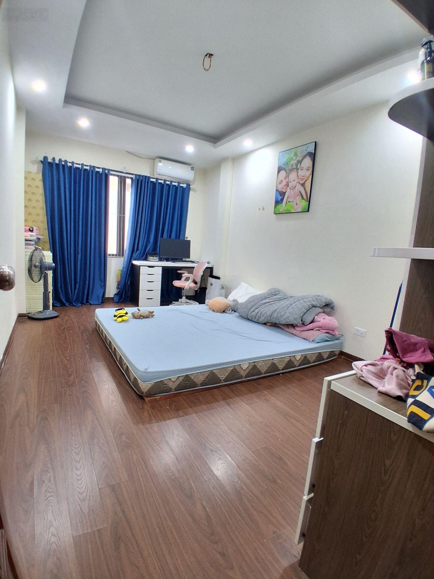BÁN GẤP NHÀ Ỷ La Dương Nội 5T ngõ nông - Ô tô đỗ cửa 50m ô tô tránh nhỉnh 6 Tỷ