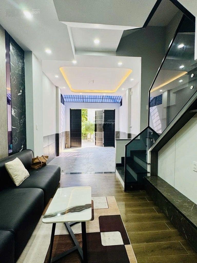 Bán nhà Trường Lưu Long Trường Thủ Đức 53m2, 3 tầng, 4PN, đường ô tô quay đầu, giá 5-6 tỷ