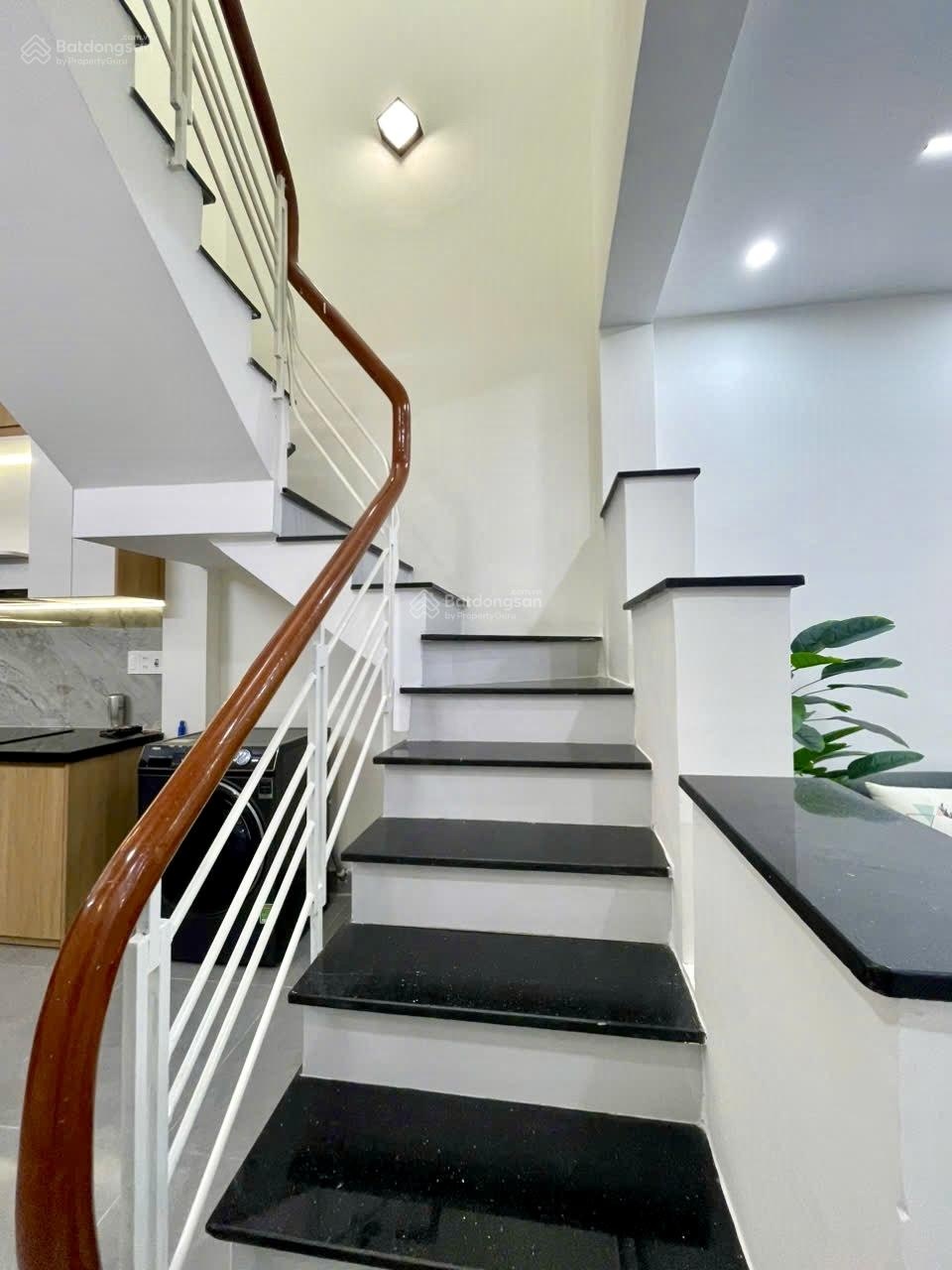 Nhà đẹp trung tâm giá "mềm" cho vợ chồng trẻ an cư lạc nghiệp!