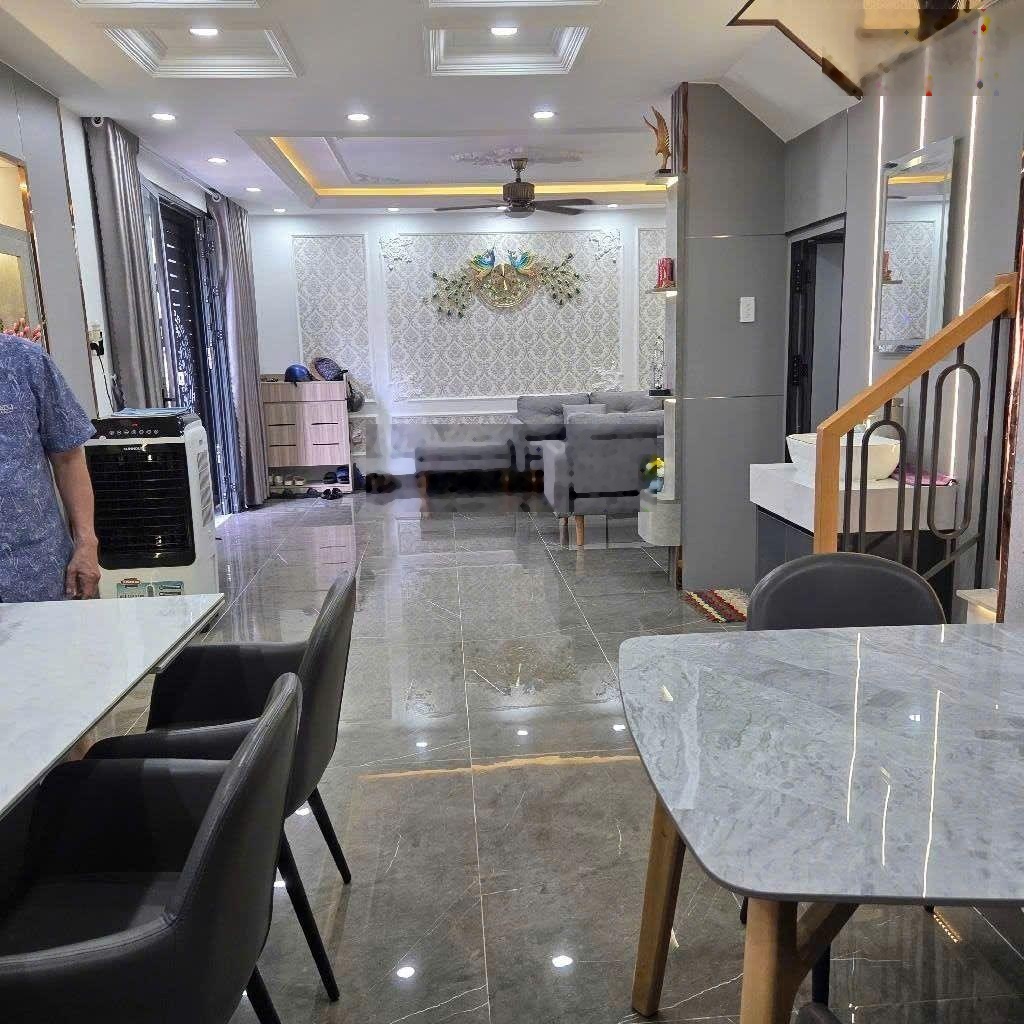 Bán nhà lê văn quới - 4,5x16m - 4 tầng - hẻm xe hơi 6m - tặng full nội thất cao cấp - giá 6,9 tỷ