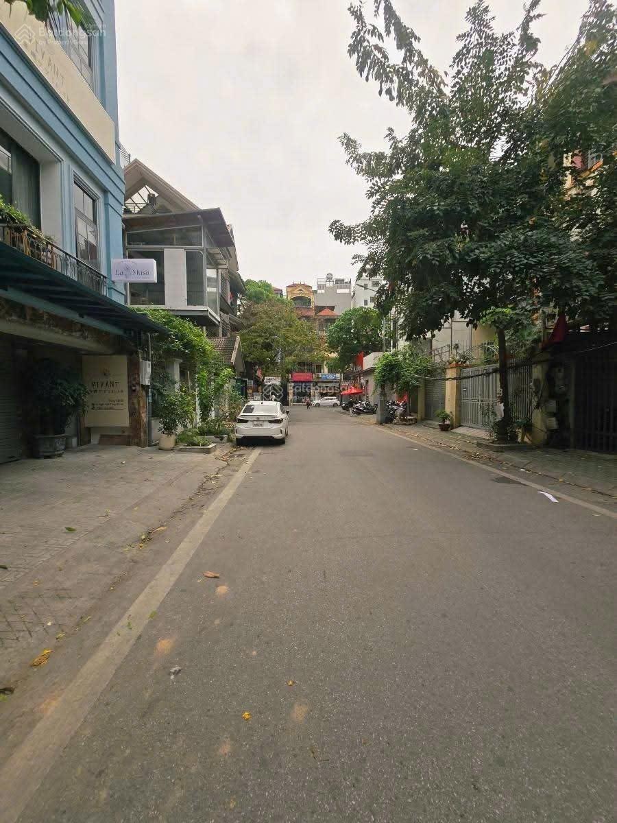 Bán nhà tuyệt đẹp phố nguyễn đình thi, mặt tiền rộng, cách hồ tây 1 nhà, 100m, nội thất cực vip
