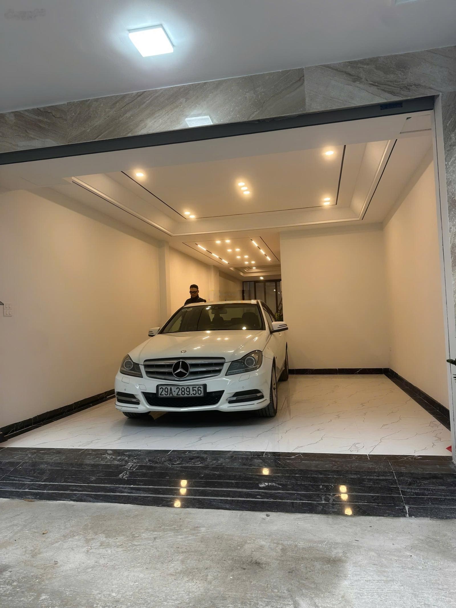 Chủ giảm 3 tỉ nhà Ngọc Lâm,LB, DT 80m2, 6 tầng - ô tô vào nhà - thang máy, gần phố, chỉ với 19 tỉ