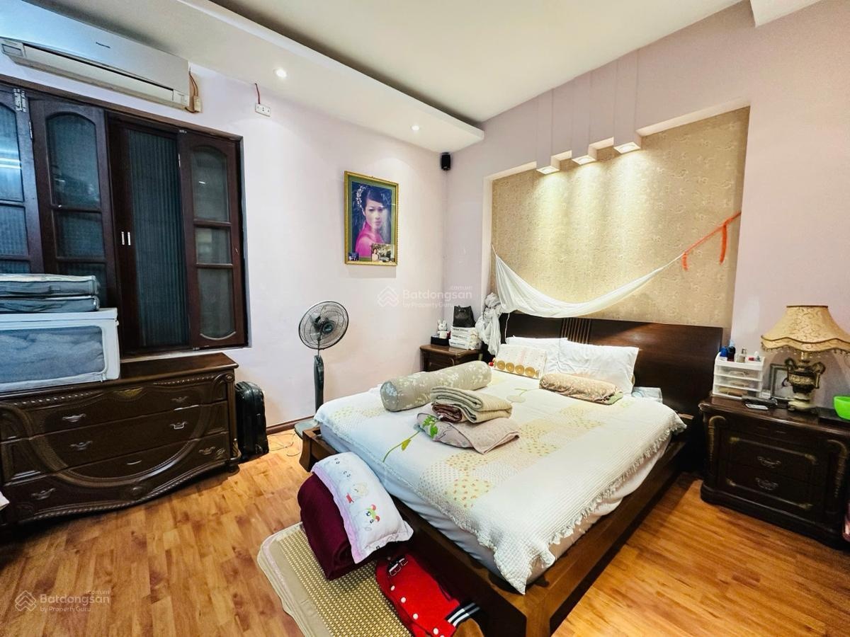 Bán Nhà Riêng tại 210 Hoàng Quốc Việt, 29 tỷ, 70m2, 4PN, 4WC, mặt tiền 6m