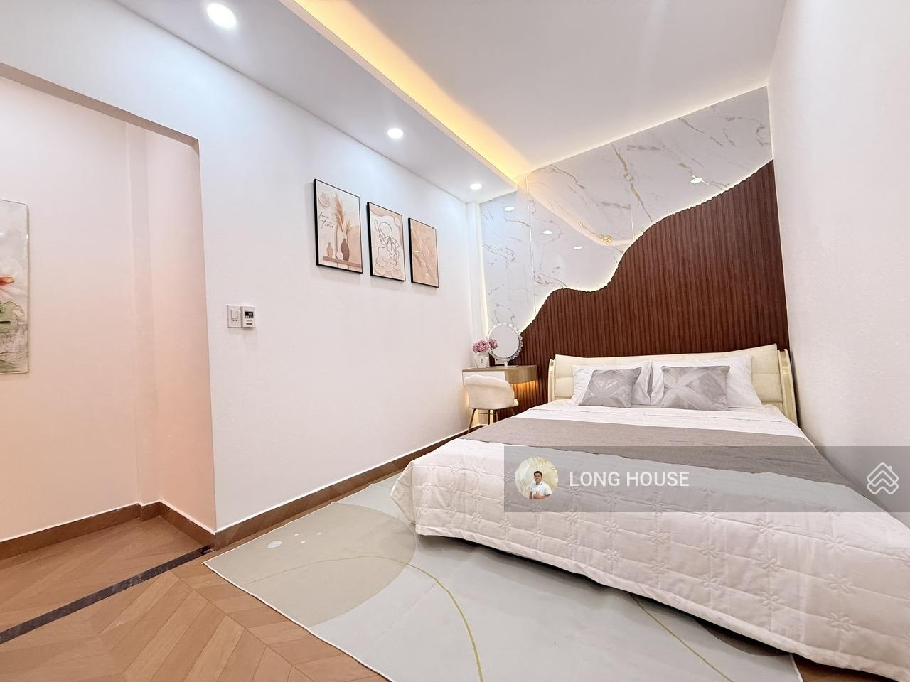 Nhà 3 tầng 64m2, sát hẻm oto gần mặt tiền nơ trang long- sẵn nội thất mới