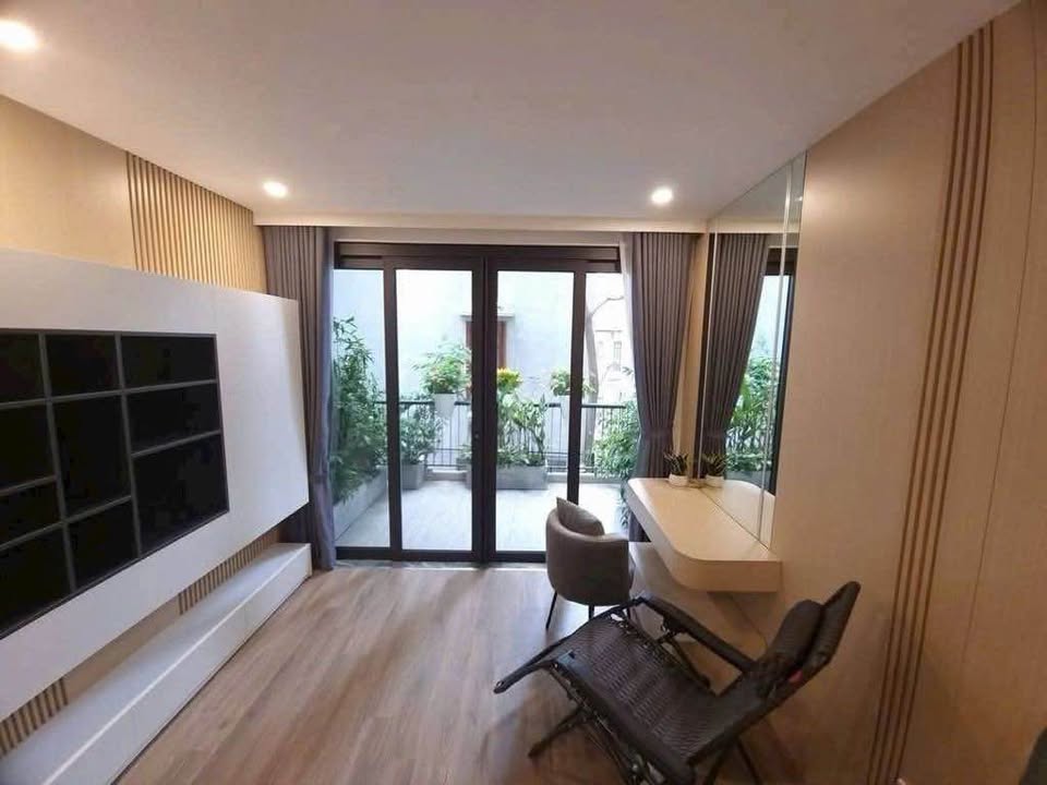 Bán nhà Long Biên, view hồ Bồ Đề, ngõ ô tô thông