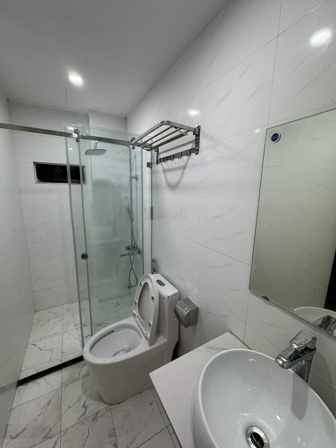 Giá tốt nhất Đống Đa, Xã Đàn 29/32m2, nhà mới tinh 5 tầng, cách phố 50m, giá chào 4.98 tỷ, SĐCC