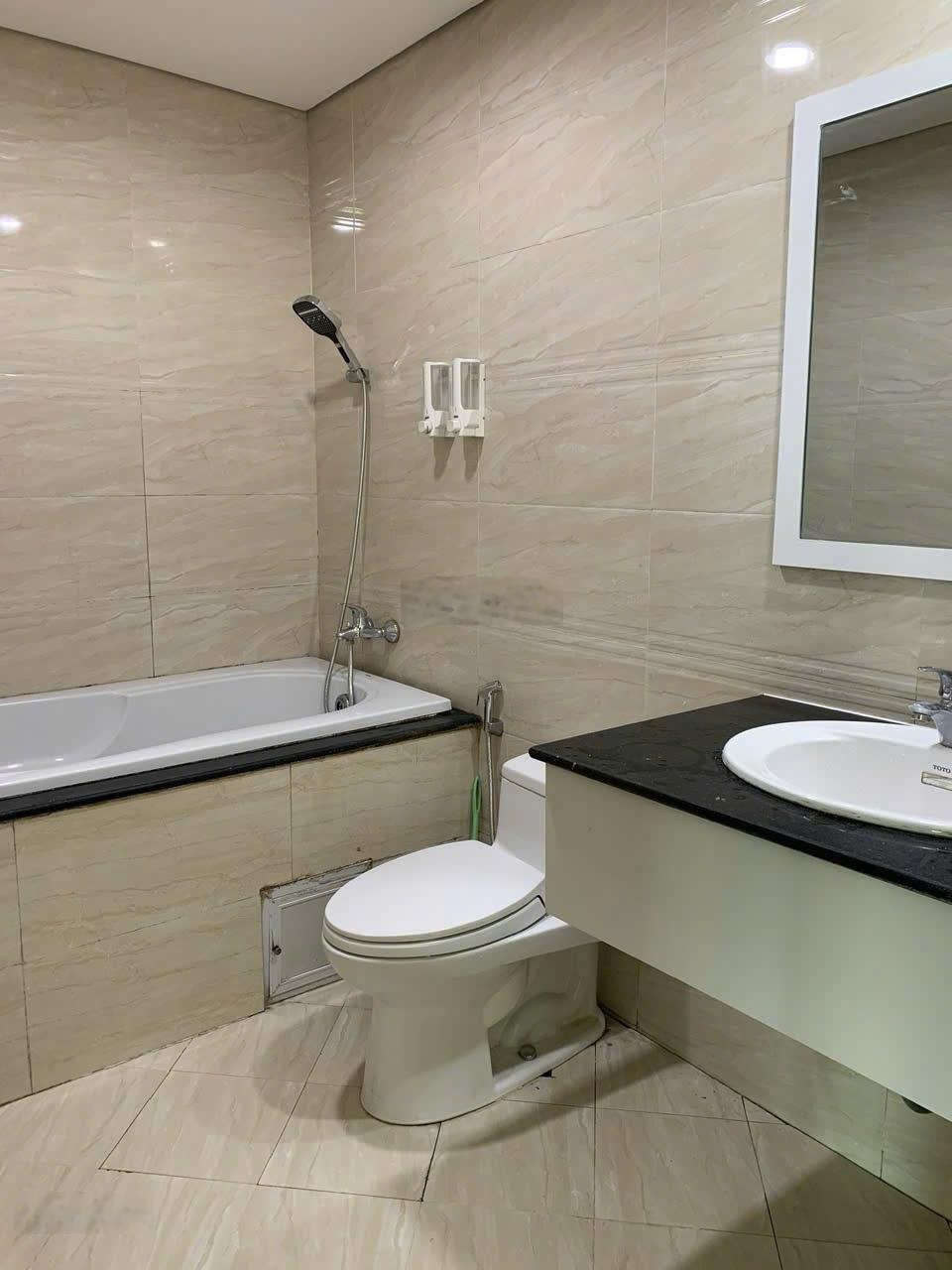 Cho thuê căn hộ Golden West Lê Văn Thiêm, 107m2, 3phòng ngủ + 1 đa năng cơ bản giá 17 triệu/tháng