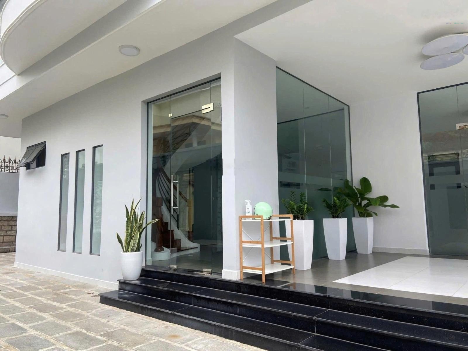 Biệt thự 132 Nguyễn Văn Hưởng P. Thảo Điền Quận 2