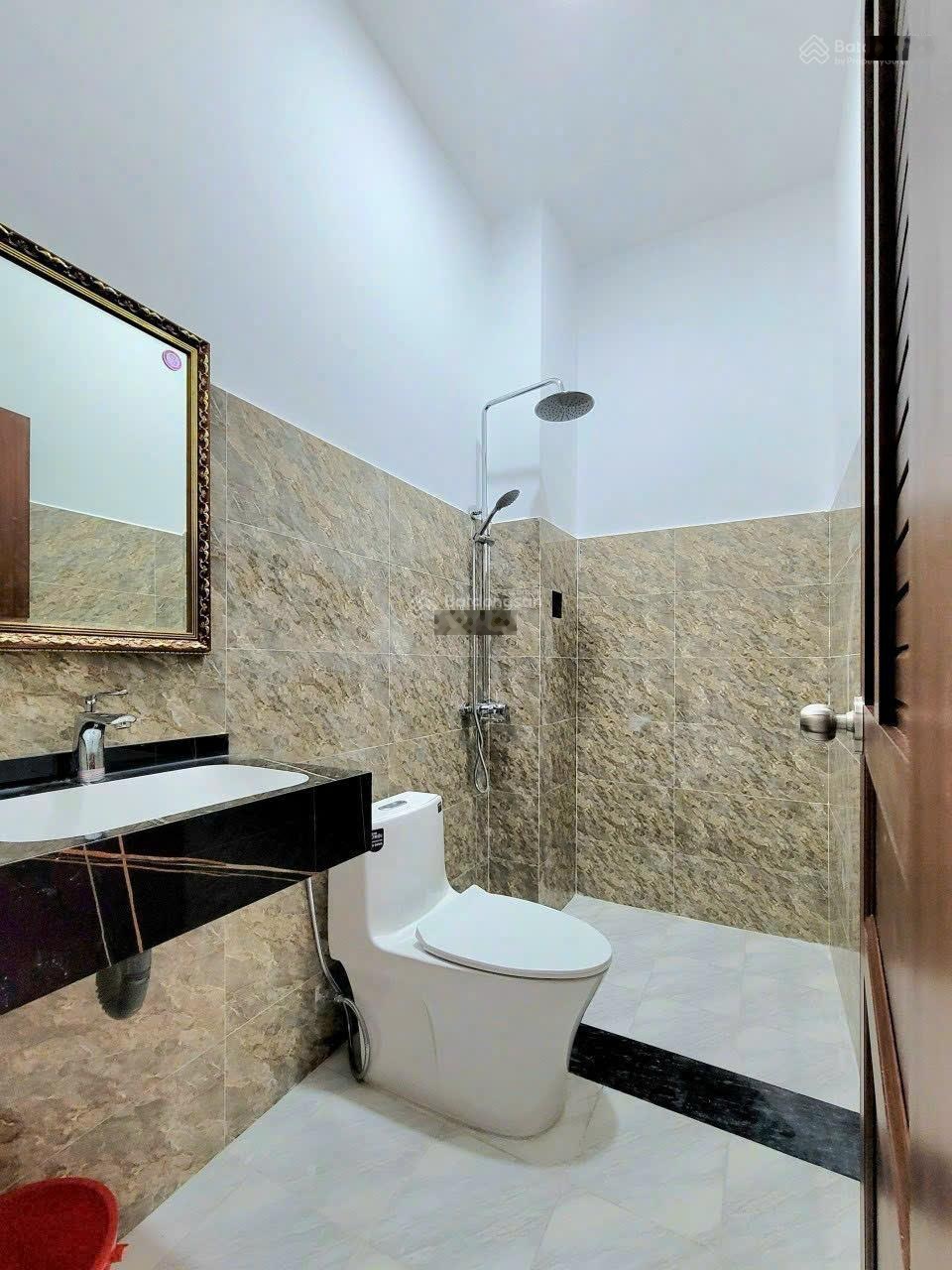 Giảm sốc 250tr. Nhà 59m² Nguyễn Xí, Bình Thạnh gần Vincom Nguyễn Xí. Xây 1 trệt 2 lầu, sổ sẵn