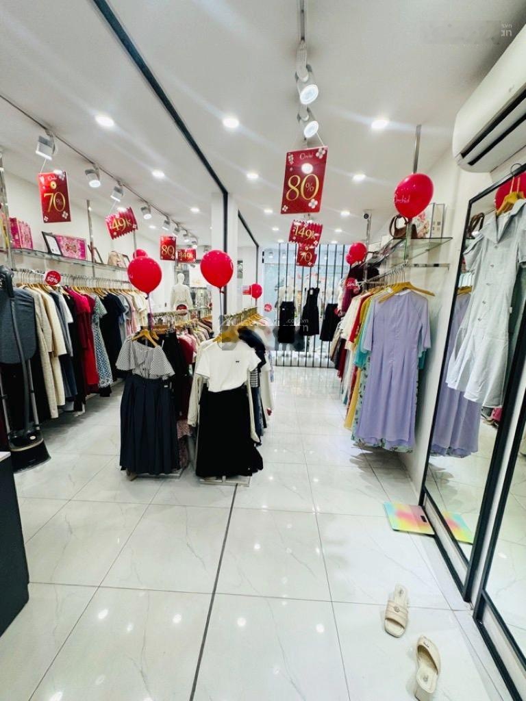 Bán nhà mặt phố Cầu Giấy, 48m2 x 5T, MT 5m. Vỉa hè rộng, kinh doanh đỉnh, dòng tiền ổn định. 36 tỷ
