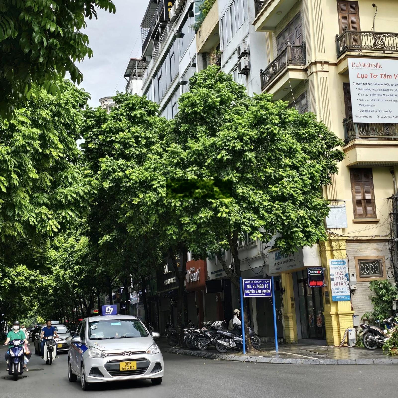 Vành đai 2.5 Nguyễn Văn Huyên Cầu Giấy, cực tiềm năng, 80 m2, mặt tiền 8 m, ô tô 7 chỗ vào, 23,4 tỷ