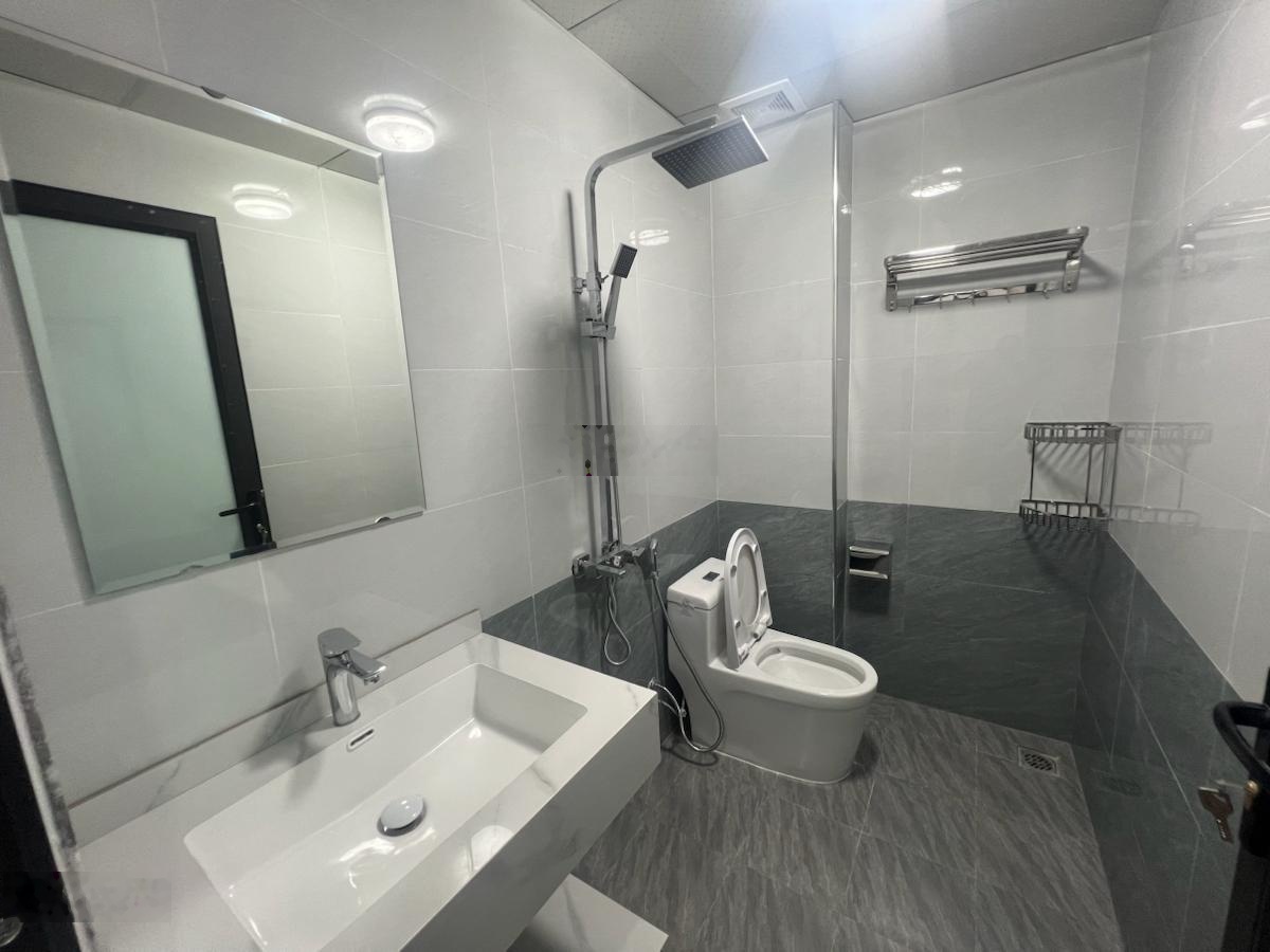 Hót!! Nhà ngõ 120 Kim Giang 35m2 6 tầng thang máy full nội thất