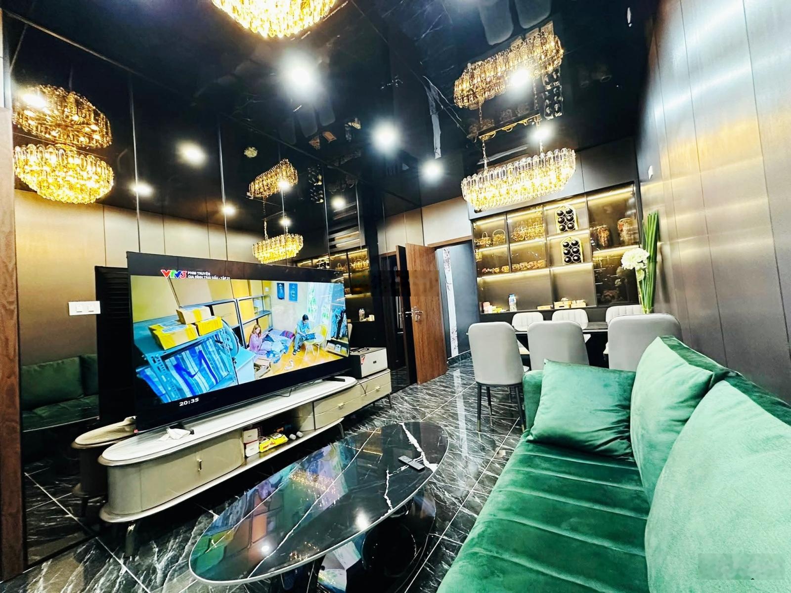 Căn hộ tập thể mặt phố tôn thất tùng 80m 5 tỷ nhỉnh đẹp như cc cao cấp 2 ngủ 2vs tặng nội thất