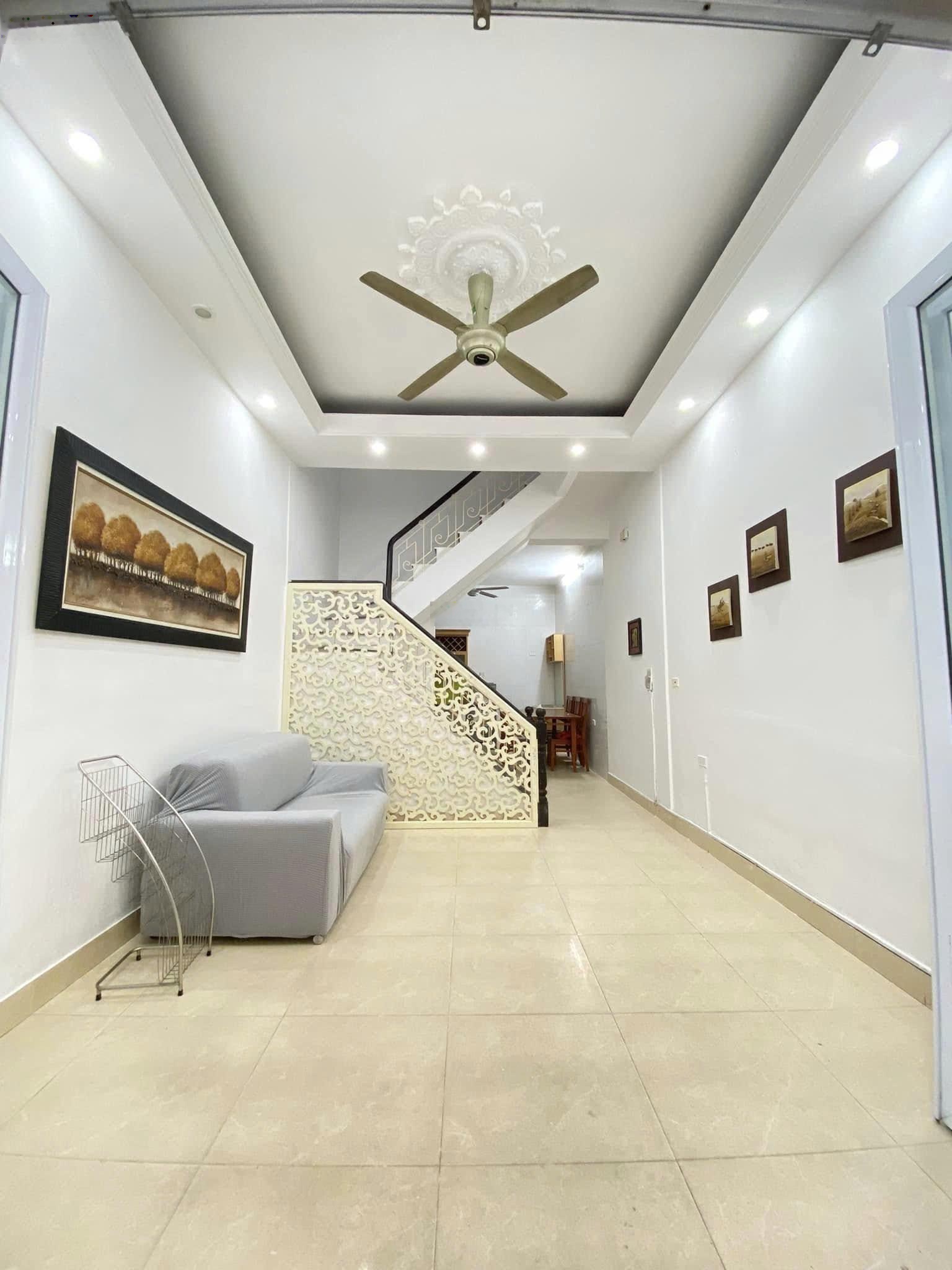 Cho thuê nguyên căn khương trung, ô tô đỗ cửa, đủ đồ cơ bản, 42m 3t 12tr