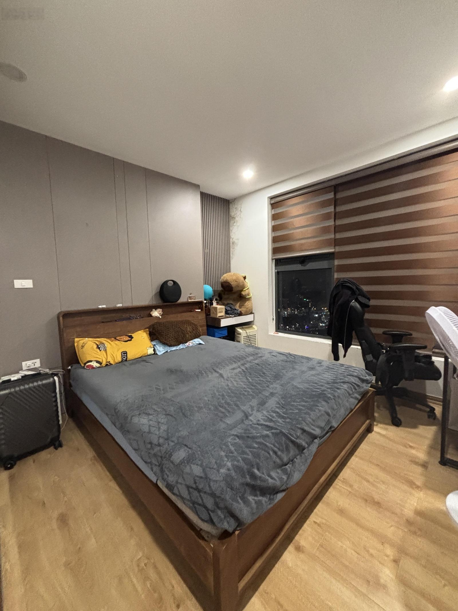 Căn đẹp - 95m2 3pn 2vs, căn góc, ba phòng ngủ có cửa sổ thoáng sáng, 8.750 tỷ, full đồ, nhà mát