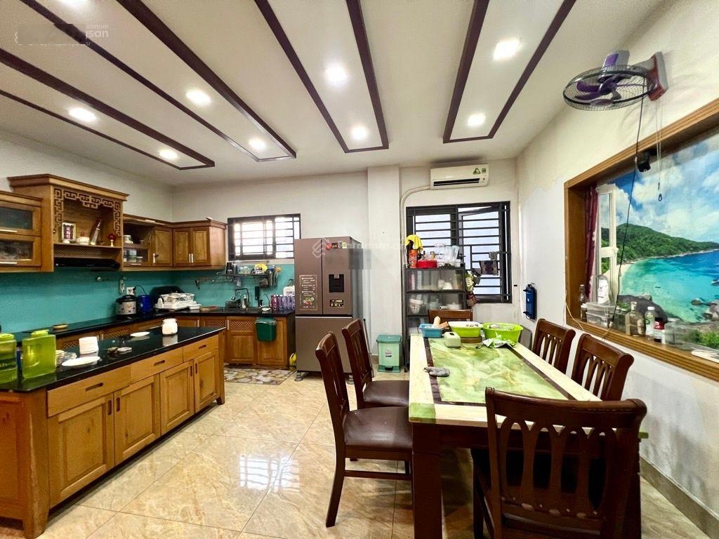 Bán nhà mặt tiền 3 lầu Đình Phong Phú 70m2 giá 7.95 tỷ