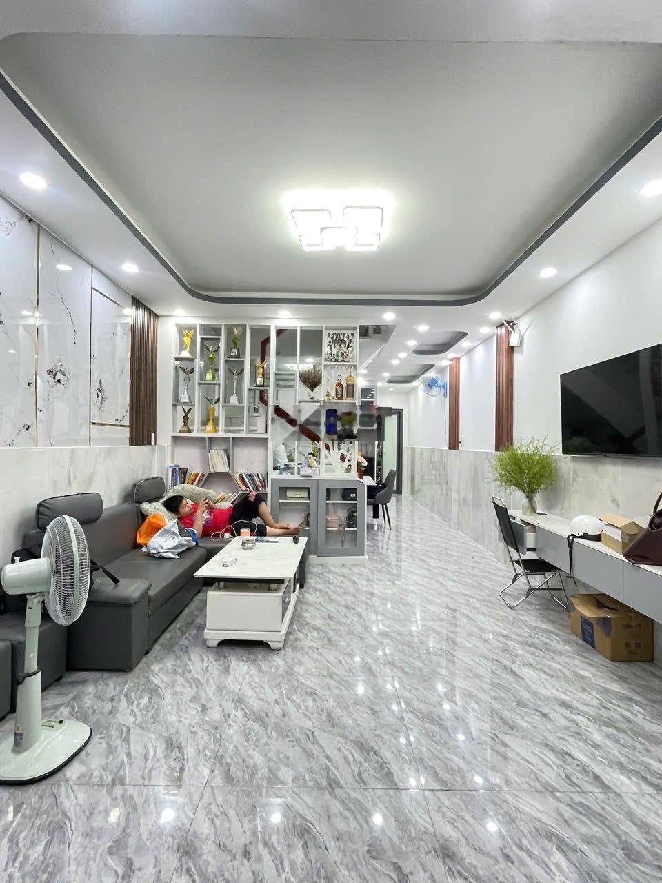 Bán nhà thị trấn Nhà Bè 4x15m, 1 trệt 1 lầu 4PN SHR giá 4.85 tỷ gần Quận 7