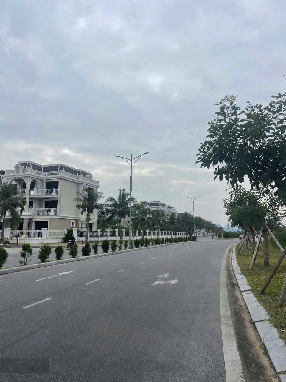 Chuyển nhượng đất biệt thự tuần châu vị trí đẹp, giá tốt