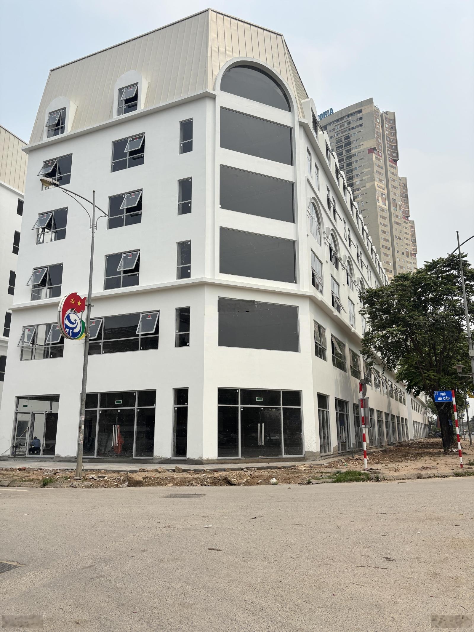 Cho thuê nhà mặt phố Hoàng Đạo Thuý - 700m2 - lô góc - giá thuê 260 triệu/tháng - Alo 0878170458