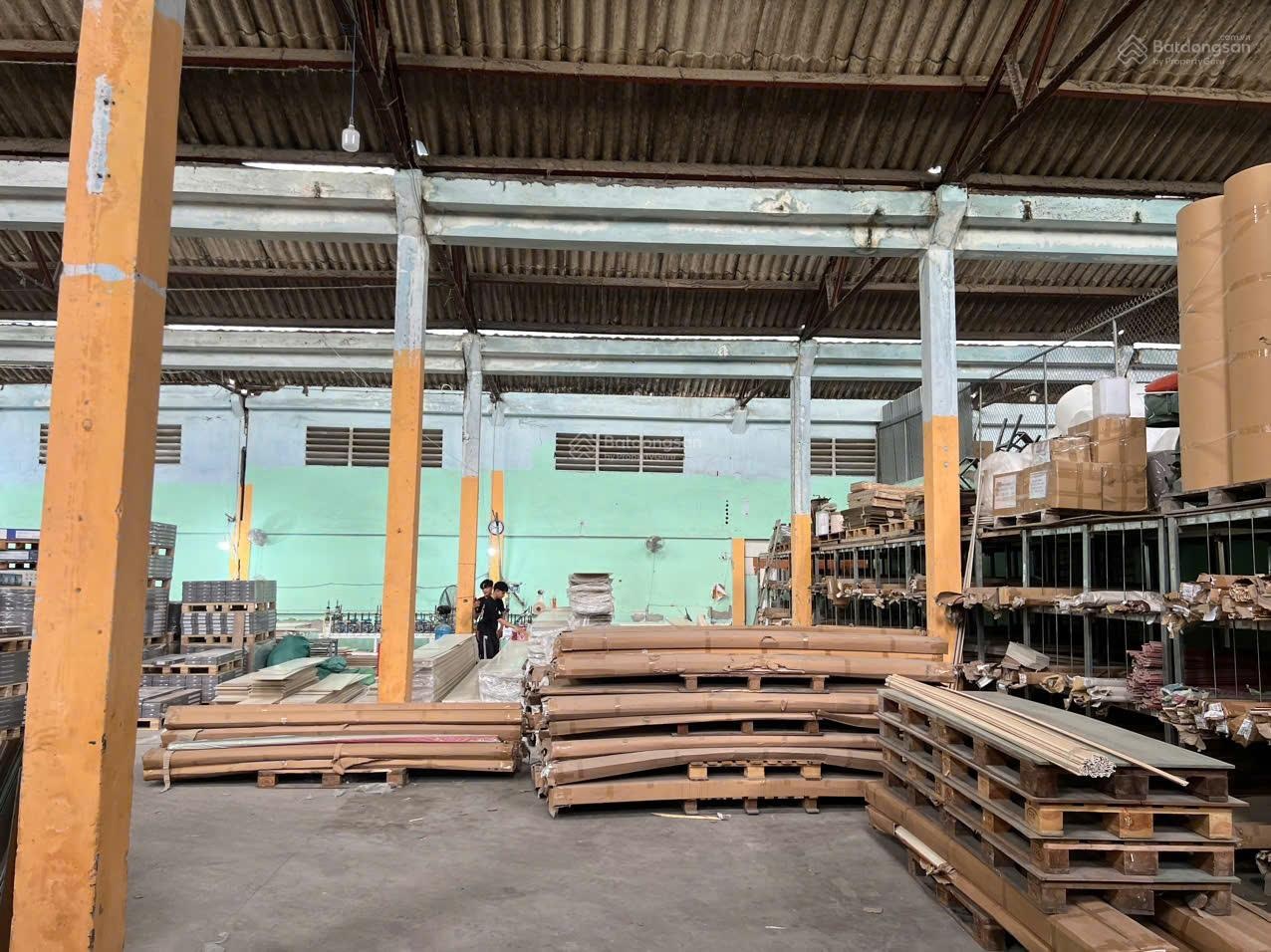 kho xưởng 300m2 trung tâm Bình Thạnh cont vào đêm
