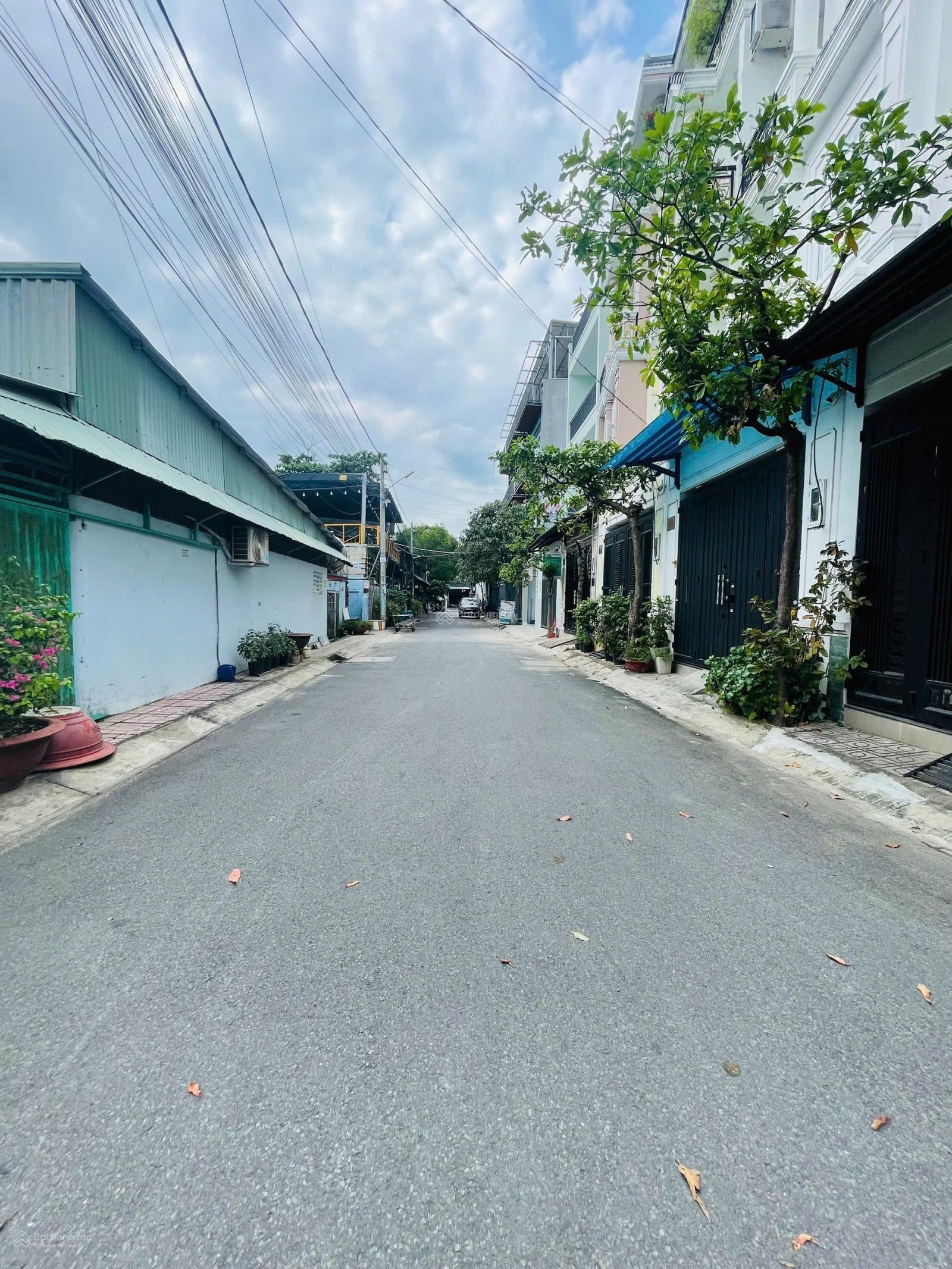 Đất thông xe hơi ngay ngã tư thủ đức , nguyễn văn bá Bình thọ 64m2 chỉ 5.6 tỷ còn thương lượng.