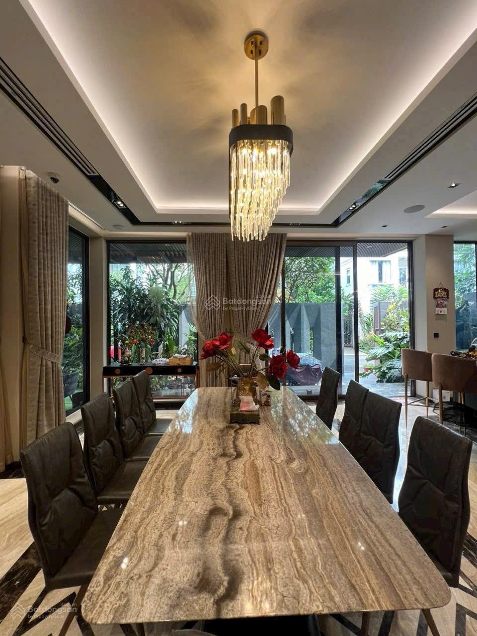 Biệt thự Nam Thông 3, căn góc 2 mặt tiền siêu hiếm có bán tại Phú Mỹ Hưng thương lượng chính chủ