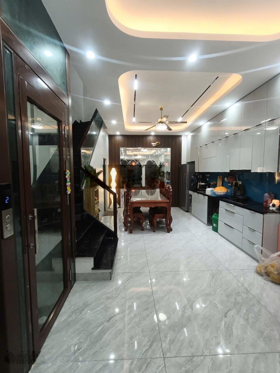 Bán nhà 5 tầng có thang máy - 50m ra vinhomes đan phượng - giá đầu tư-tặng 100% nội thất cao cấp