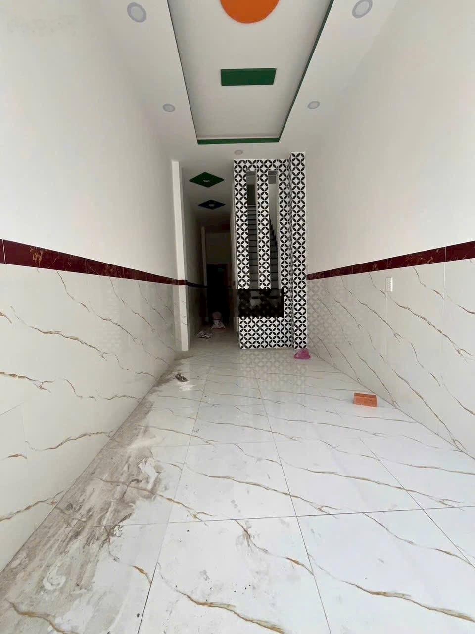Cần bán gấp căn nhà đúc thật 1 trệt + 1 lầu ngang 3 dài 21 . Có 3 phòng ngủ + 2 nhà vệ sinh