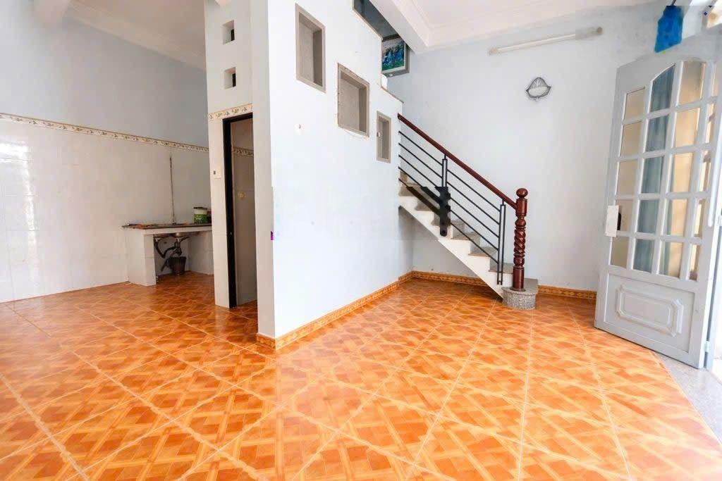 5m x 8m 2 lầu + sân thượng 3 phòng ngủ đường Thống Nhất Gò Vấp sổ hồng riêng chính chủ
