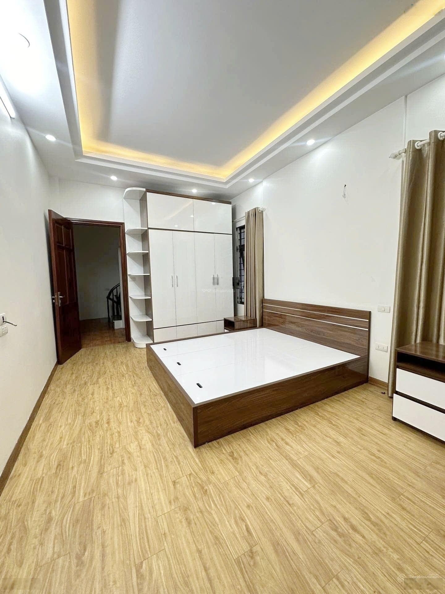 Bán nhanh. nhà thanh xuân. xây mới 6 tầng thang máy. ô tô dô cửa. phân lô cán bộ. an sinh đỉnh