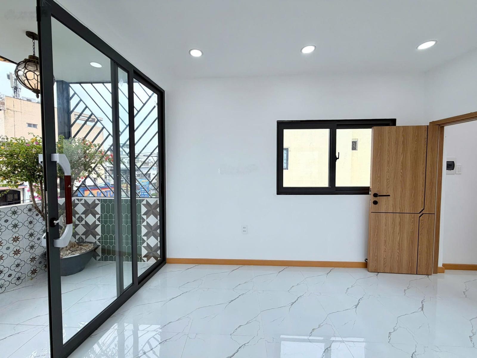 Mặt tiền - phan văn trị - bình thạnh - nhà đẹp - đầy đủ nội thất - 4 tầng btct - 68m2 - chỉ 11.9 tỷ
