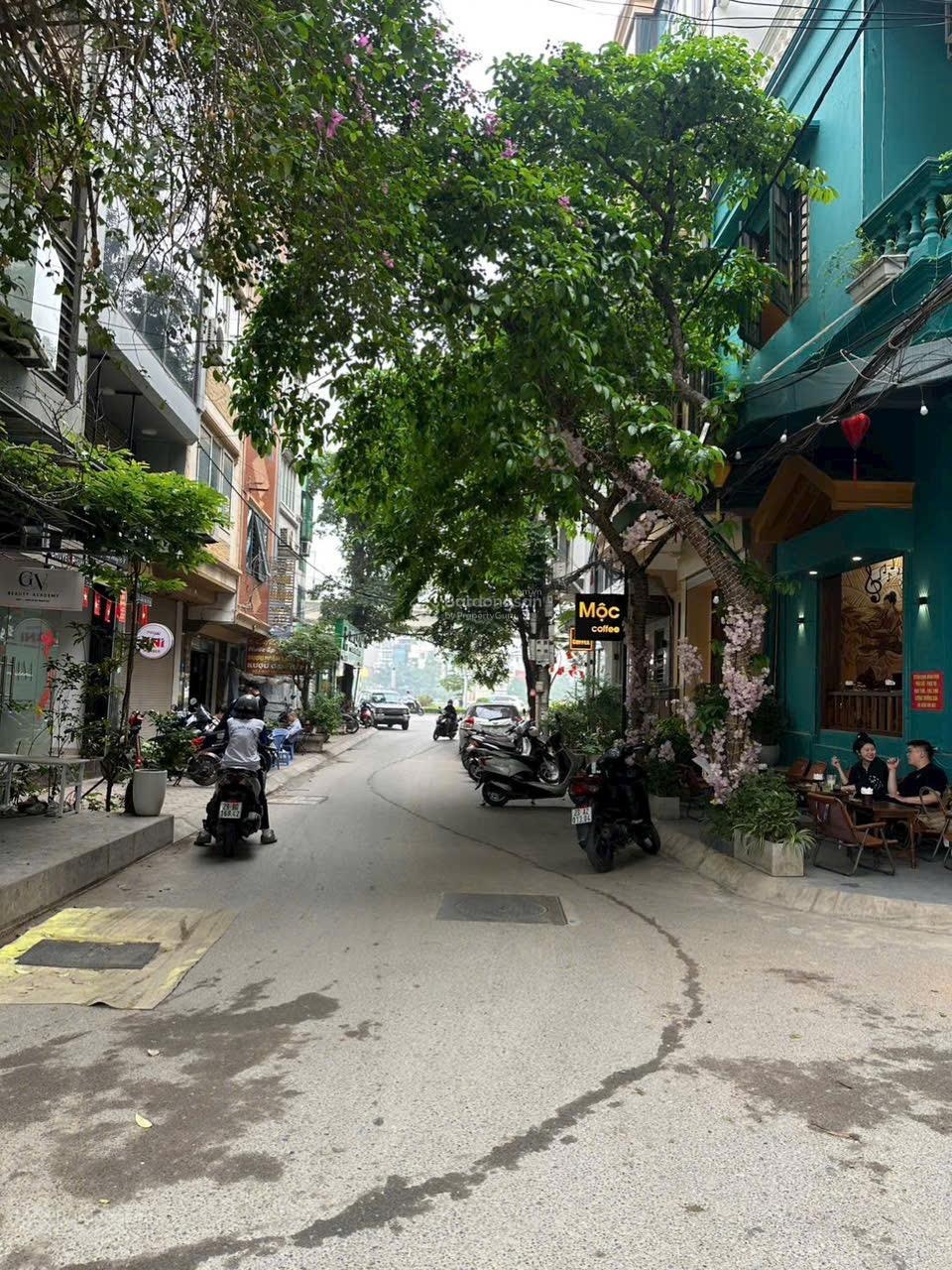 Hiếm giá tốt - phân lô nguỵ như kon tum - 40mx5tang - 19 tỷ- vỉa hè oto tránh - kd tốt 0852349636