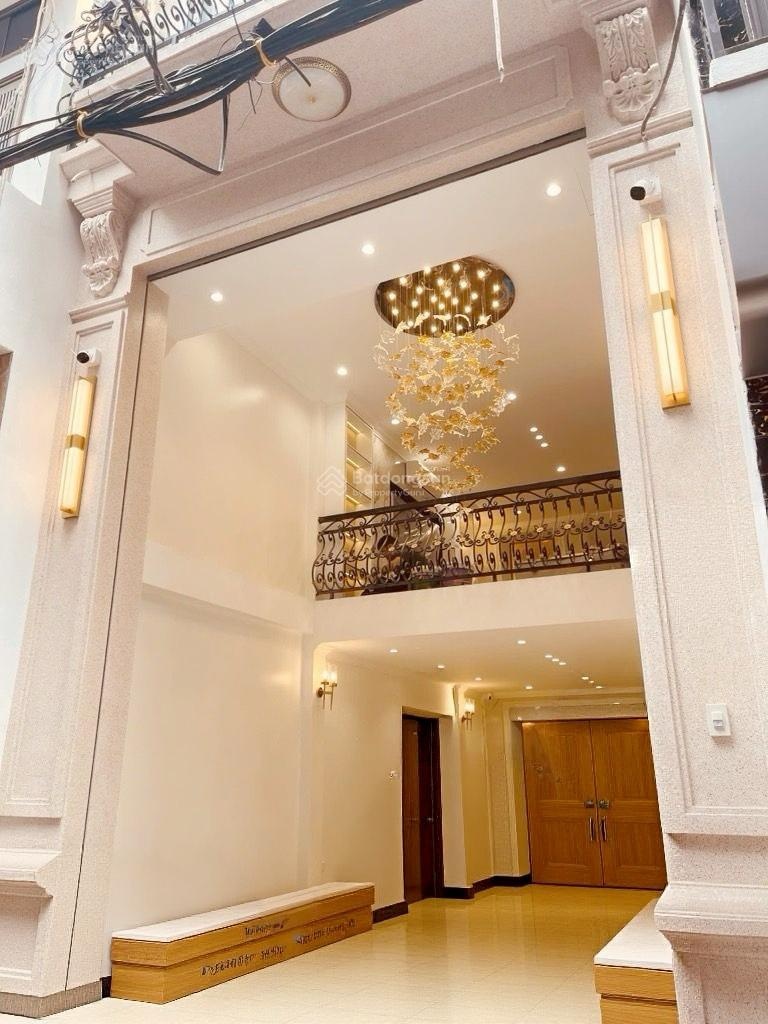 Phân lô khu Đền Lừ, Hoàng Mai. 7 tầng trắng tinh khôi, gara 7 chỗ sát đường Tam Trinh đang mở rộng