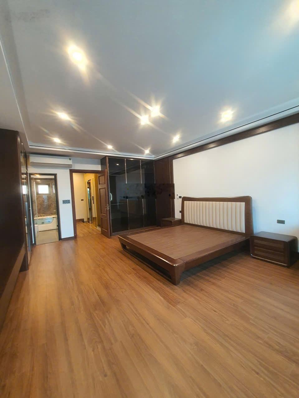 Bán nhà cực đẹp 70m 4 tầng hơn 12 tỷ dân xây full nội thất ở ngay, vị trí đẹp, sát phố, giá tốt