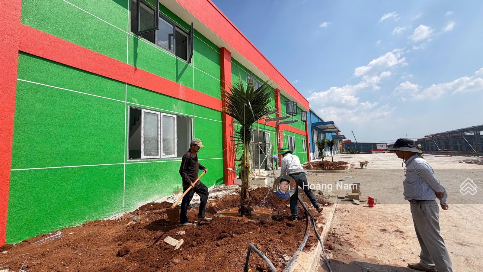 Cho thuê xưởng 2,4 ha mới 100%. Tiếp nhận nhuộm, xi mạ. Giá tốt.
