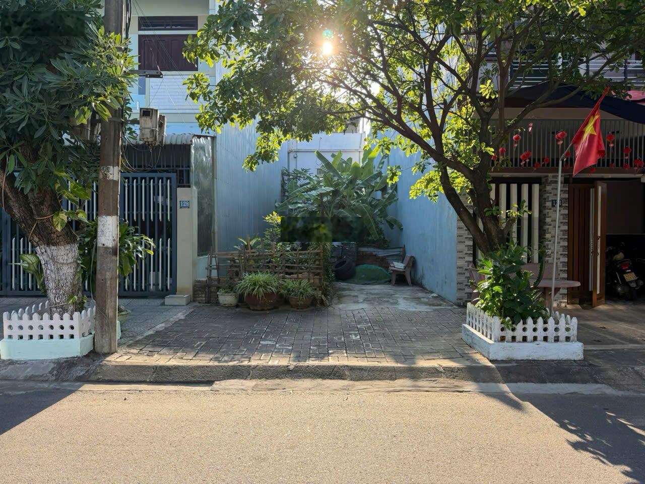 Bán lô đất MT đường PHAN KHÔI (đường 7m5) - Hòa Xuân- Cẩm Lệ .DT 100m2 giá 4ty9 LH 0942992361
