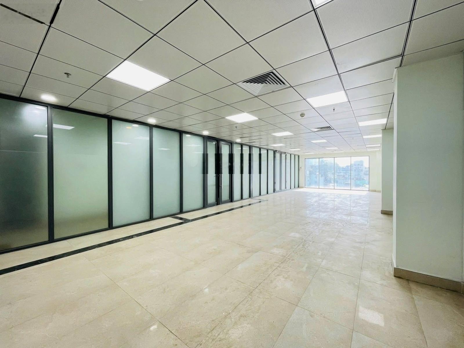 Văn phòng Nguyễn Đình Chiểu 100m2, sàn suốt, view kính thoáng, có sân đậu ô tô, vào làm được ngay
